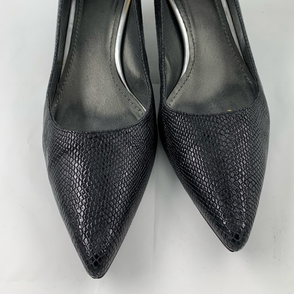 Stuart Weitzman Black Rattler Pump Sz 10M - Picture 4 of 7